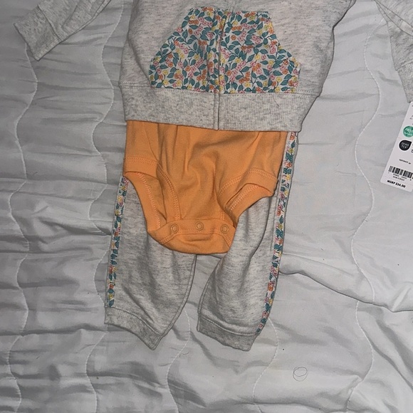 Carter’s baby 3pc Set size 6 month - Picture 3 of 5